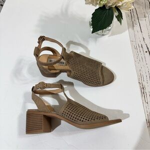 Steve Madden Barlow Taupe Suede Perforated Sandals 6M